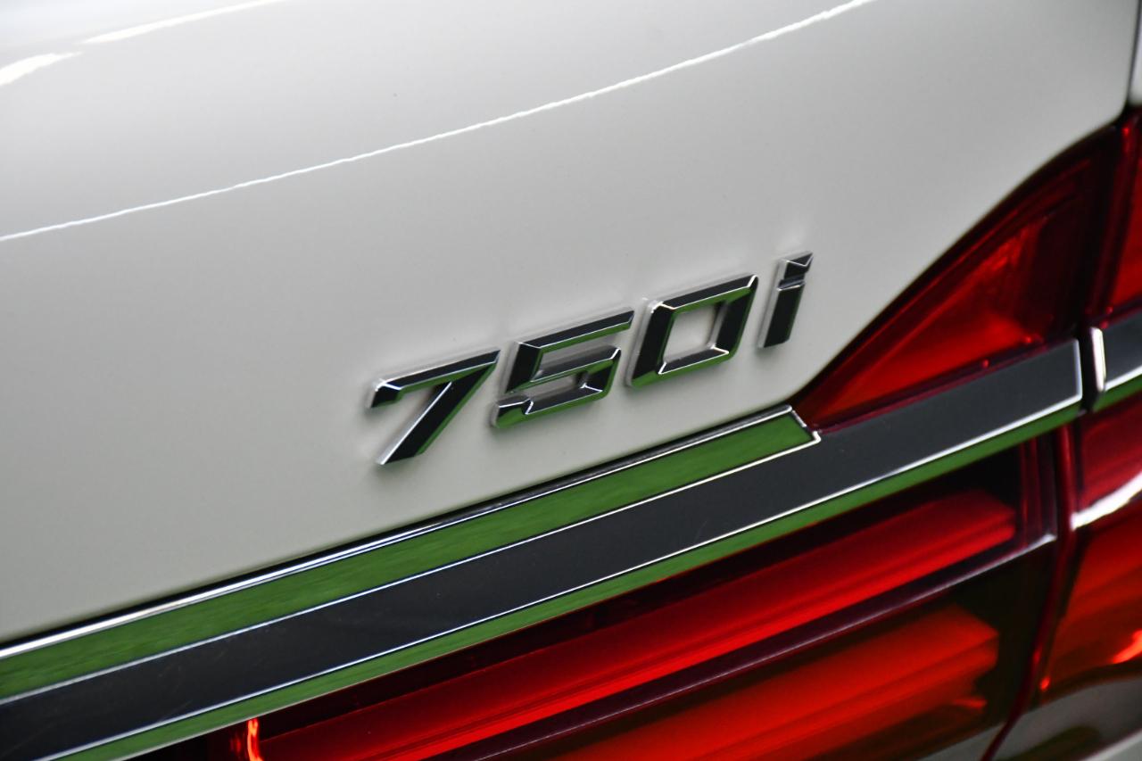 BMW 7-Series 750i 2016