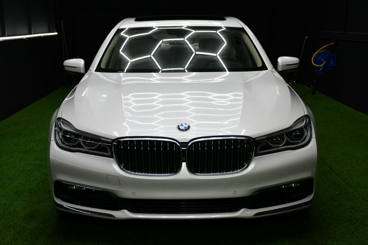 BMW 7-Series 750i 2016