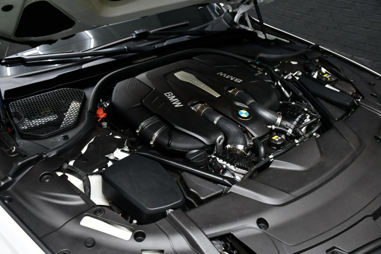 BMW 7-Series 750i 2016