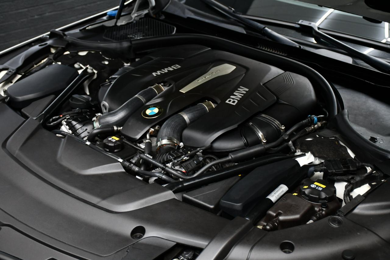 BMW 7-Series 750i 2016