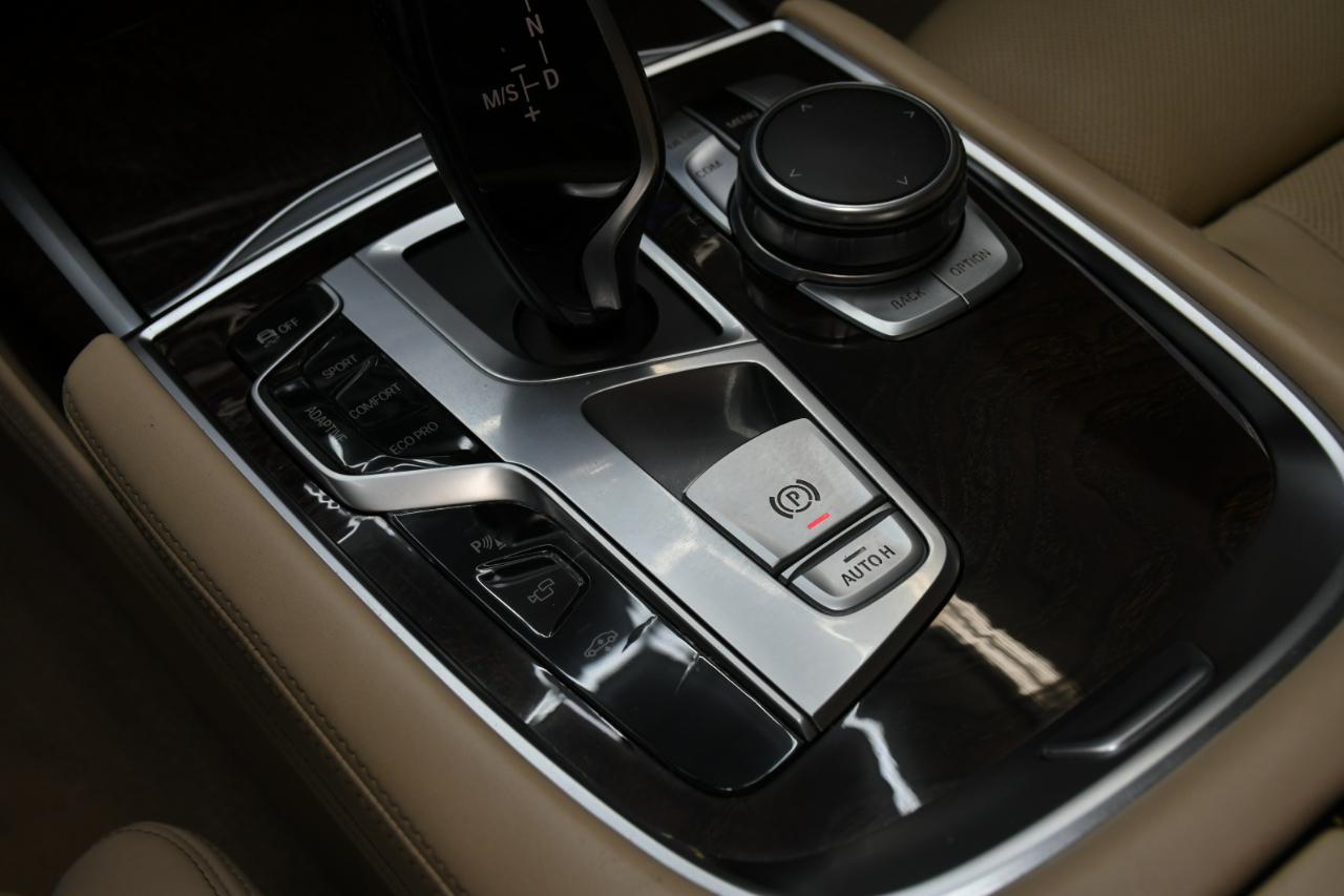 BMW 7-Series 750i 2016