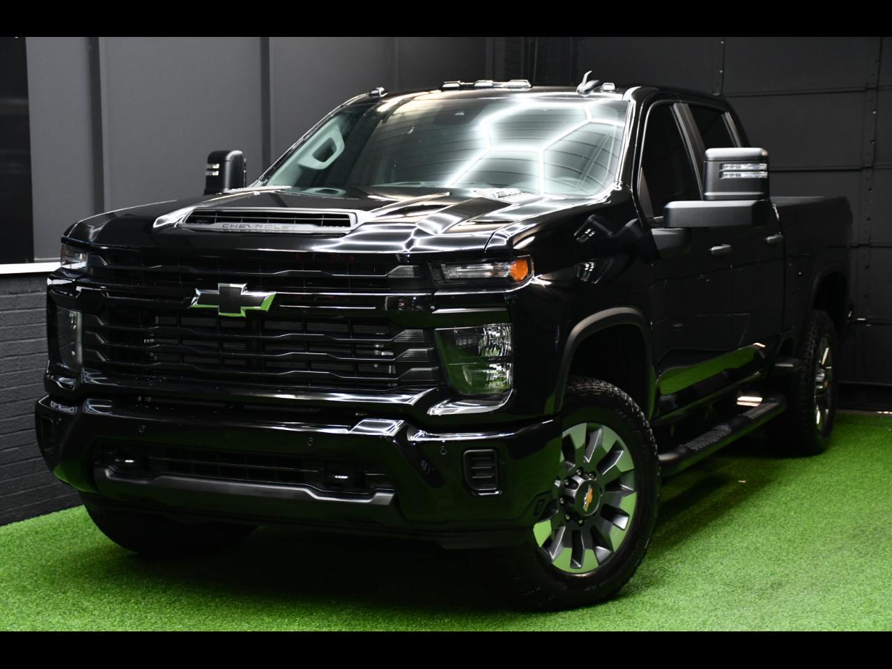 2026 Chevrolet Silverado 2500HD Custom Crew Cab Short Box 4WD
