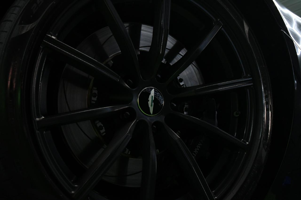 Aston Martin Vantage Base 2020