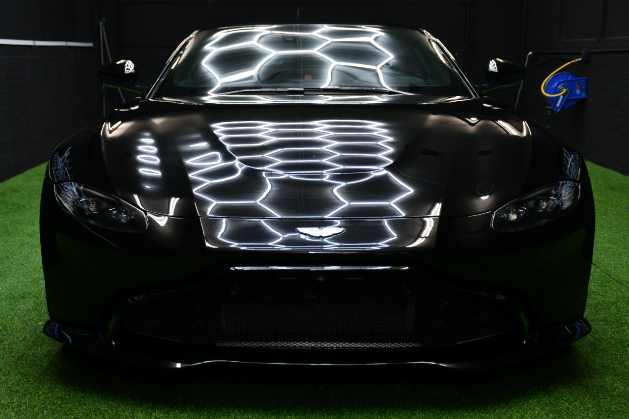 Aston Martin Vantage Base 2020
