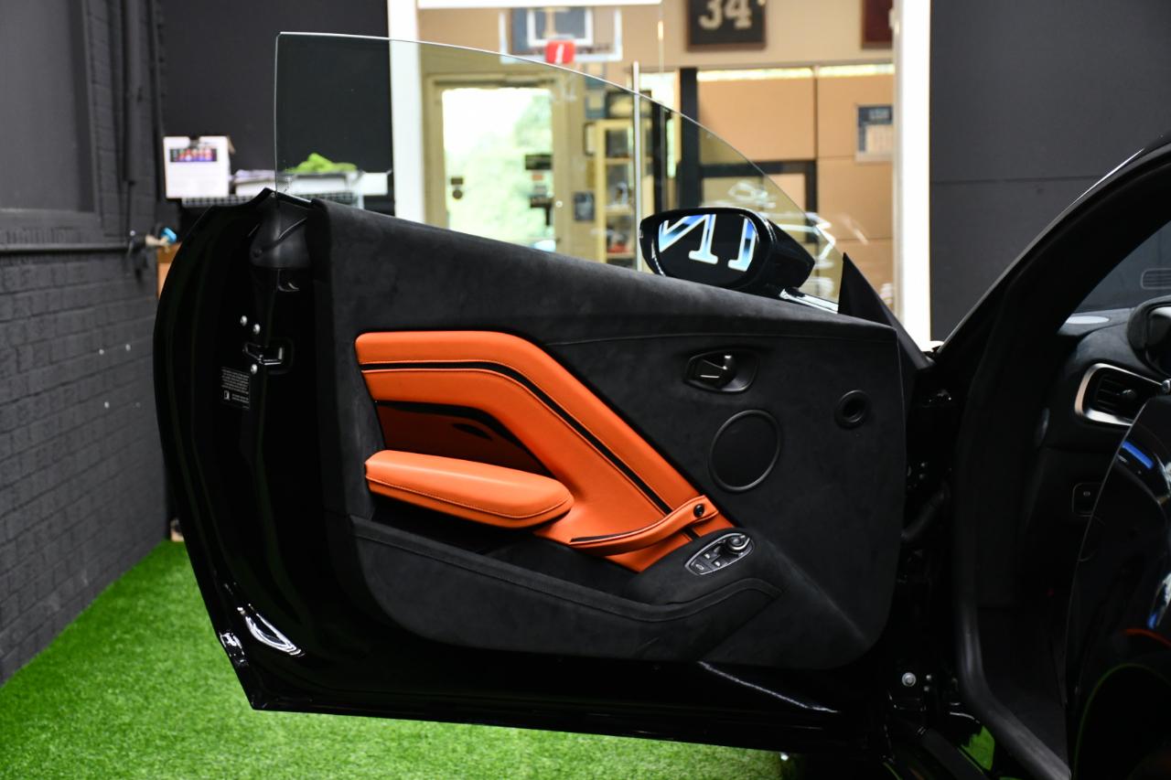 Aston Martin Vantage Base 2020
