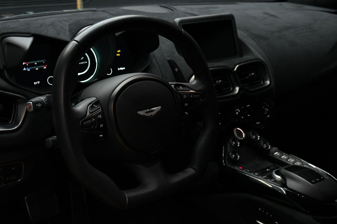 Aston Martin Vantage Base 2020