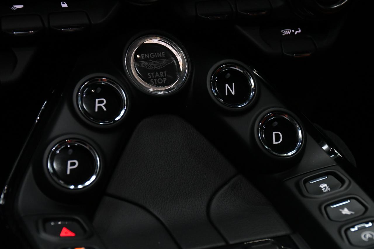 Aston Martin Vantage Base 2020