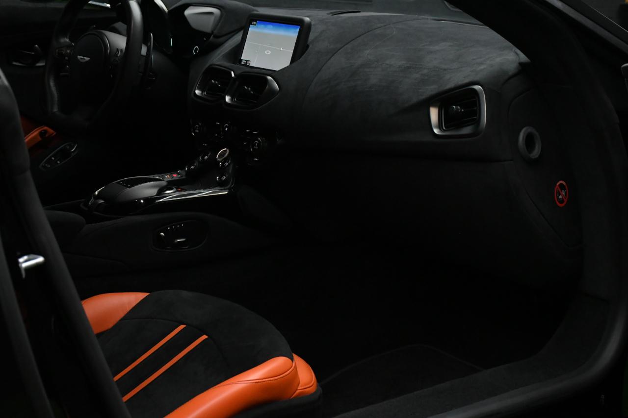 Aston Martin Vantage Base 2020