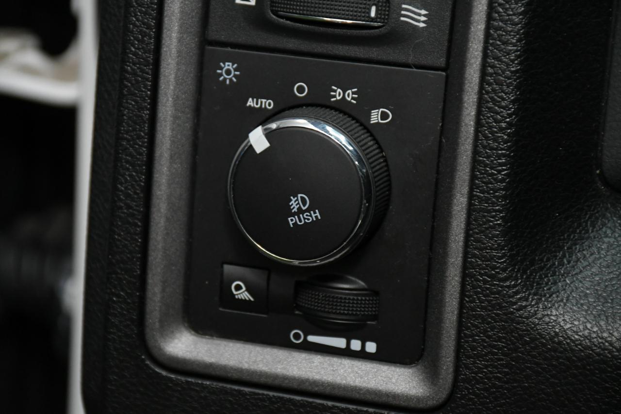 RAM 1500 Tradesman Crew Cab SWB 4WD 2017