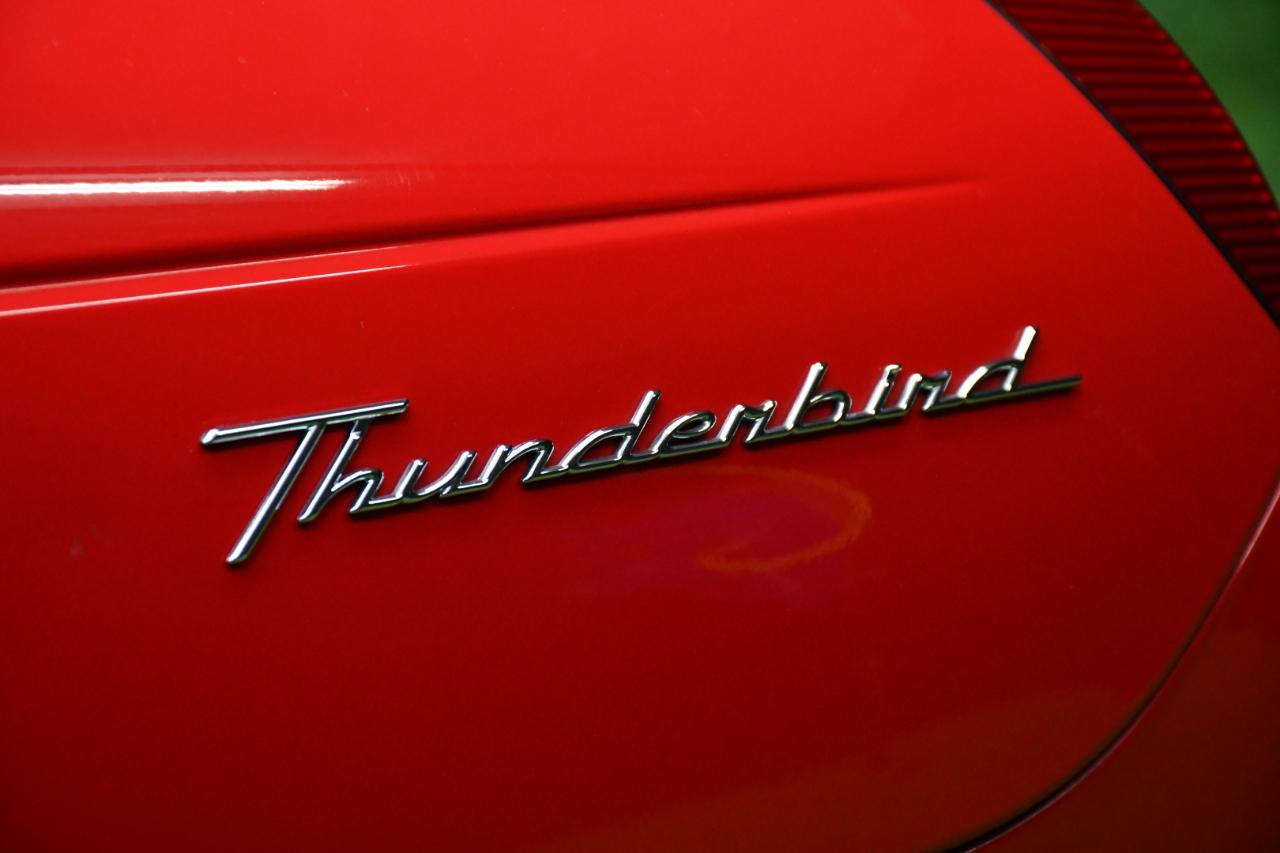 Ford Thunderbird Deluxe 2002