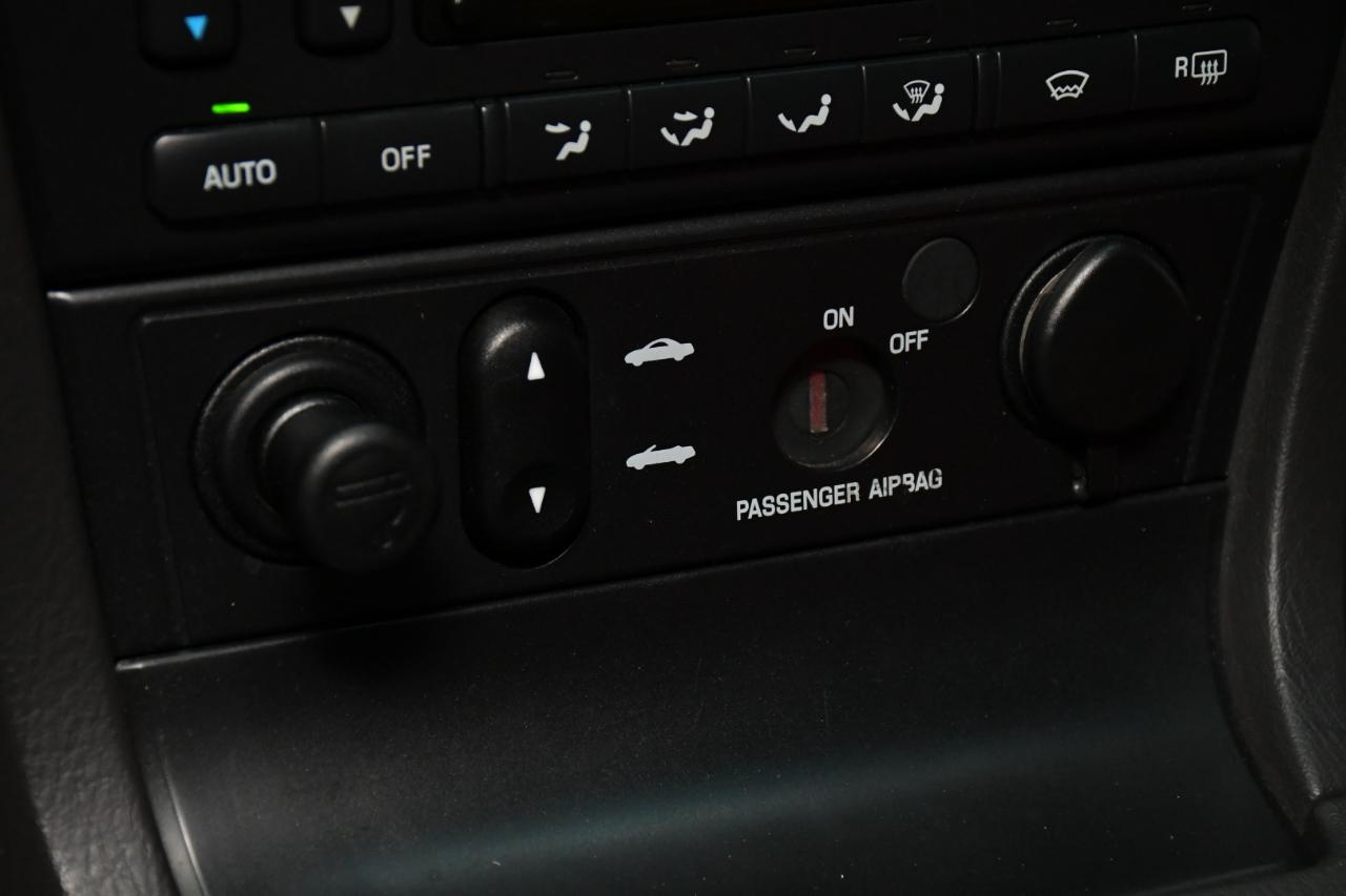 Ford Thunderbird Deluxe 2002