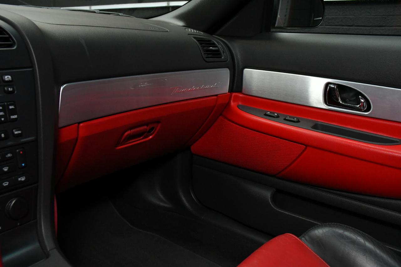 Ford Thunderbird Deluxe 2002