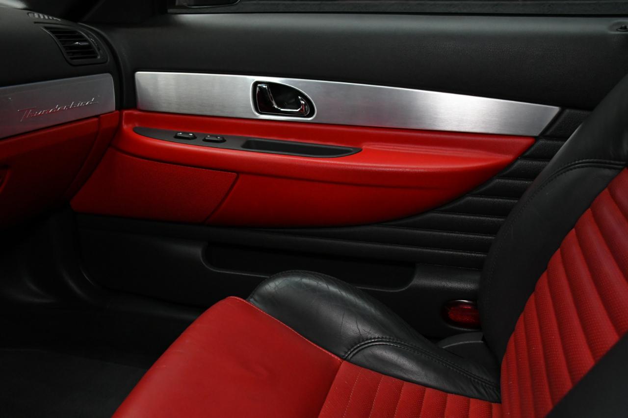 Ford Thunderbird Deluxe 2002