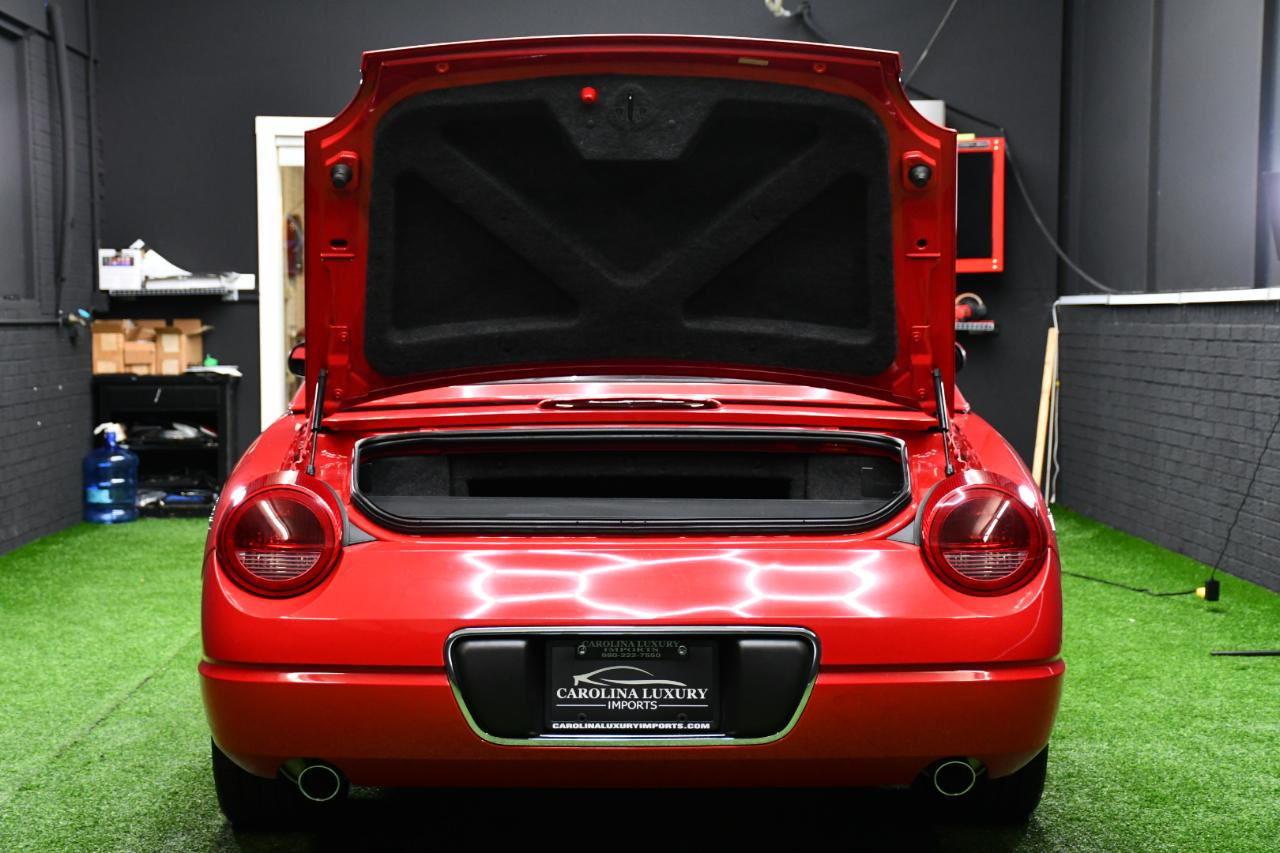 Ford Thunderbird Deluxe 2002