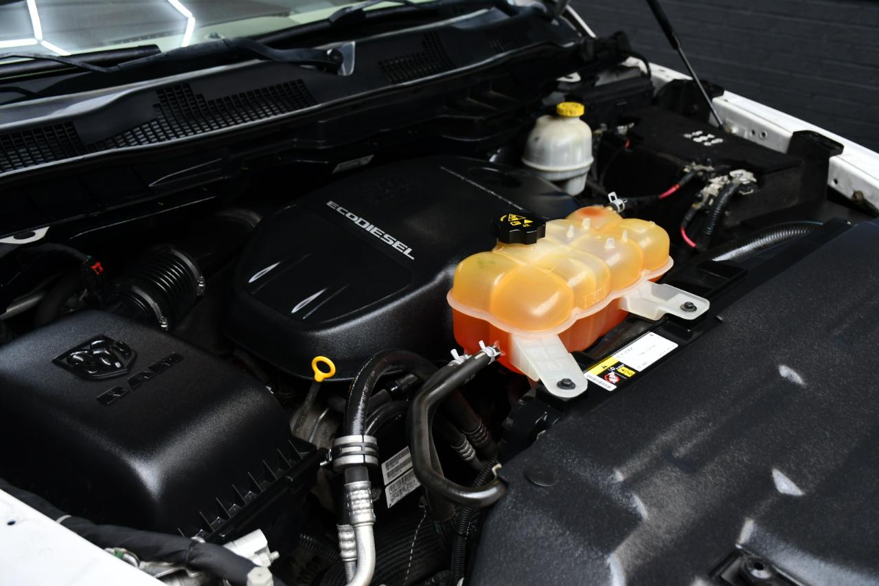 RAM 1500 Laramie Crew Cab SWB 4WD 2015