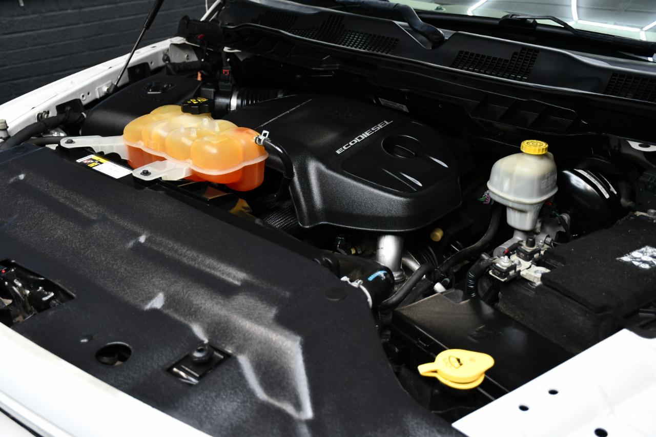 RAM 1500 Laramie Crew Cab SWB 4WD 2015