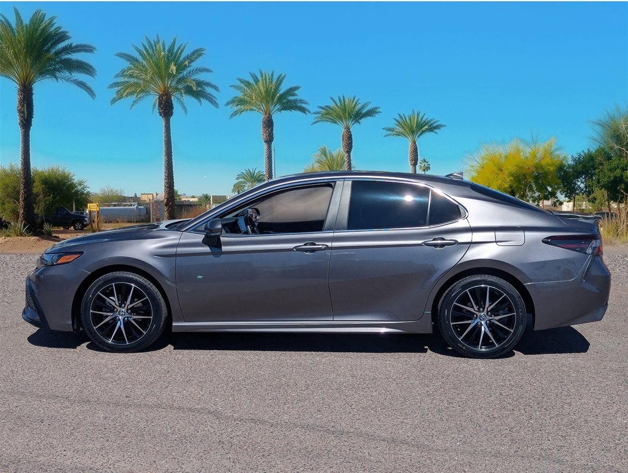 Toyota Camry SE 2024