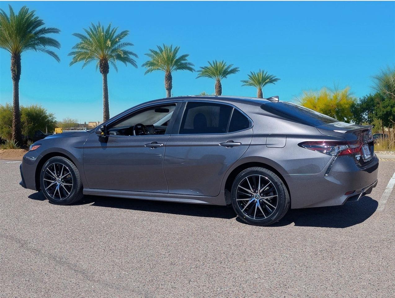 Toyota Camry SE 2024