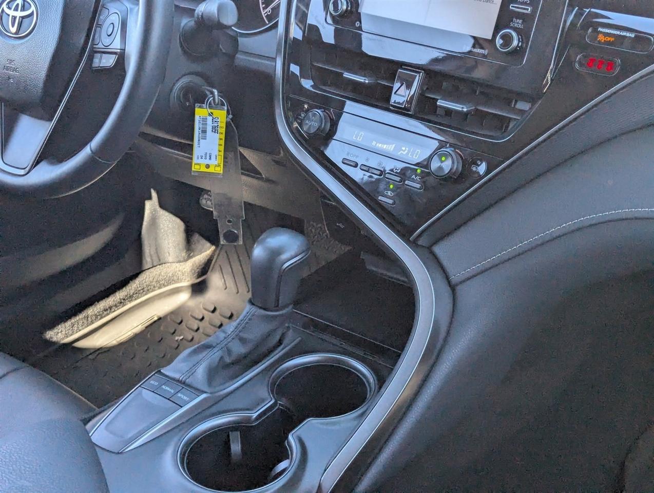 Toyota Camry SE 2024