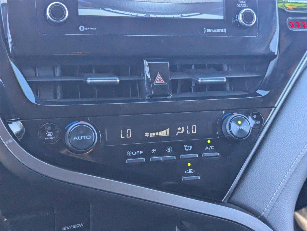 Toyota Camry SE 2024