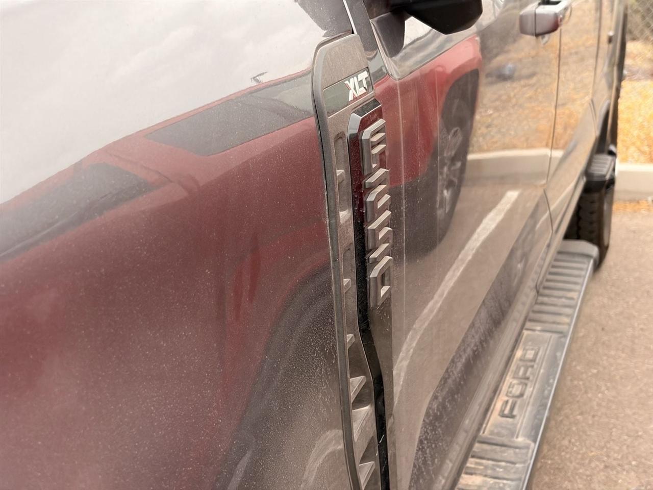 Ford F-250 SD XLT Crew Cab 4WD 2026