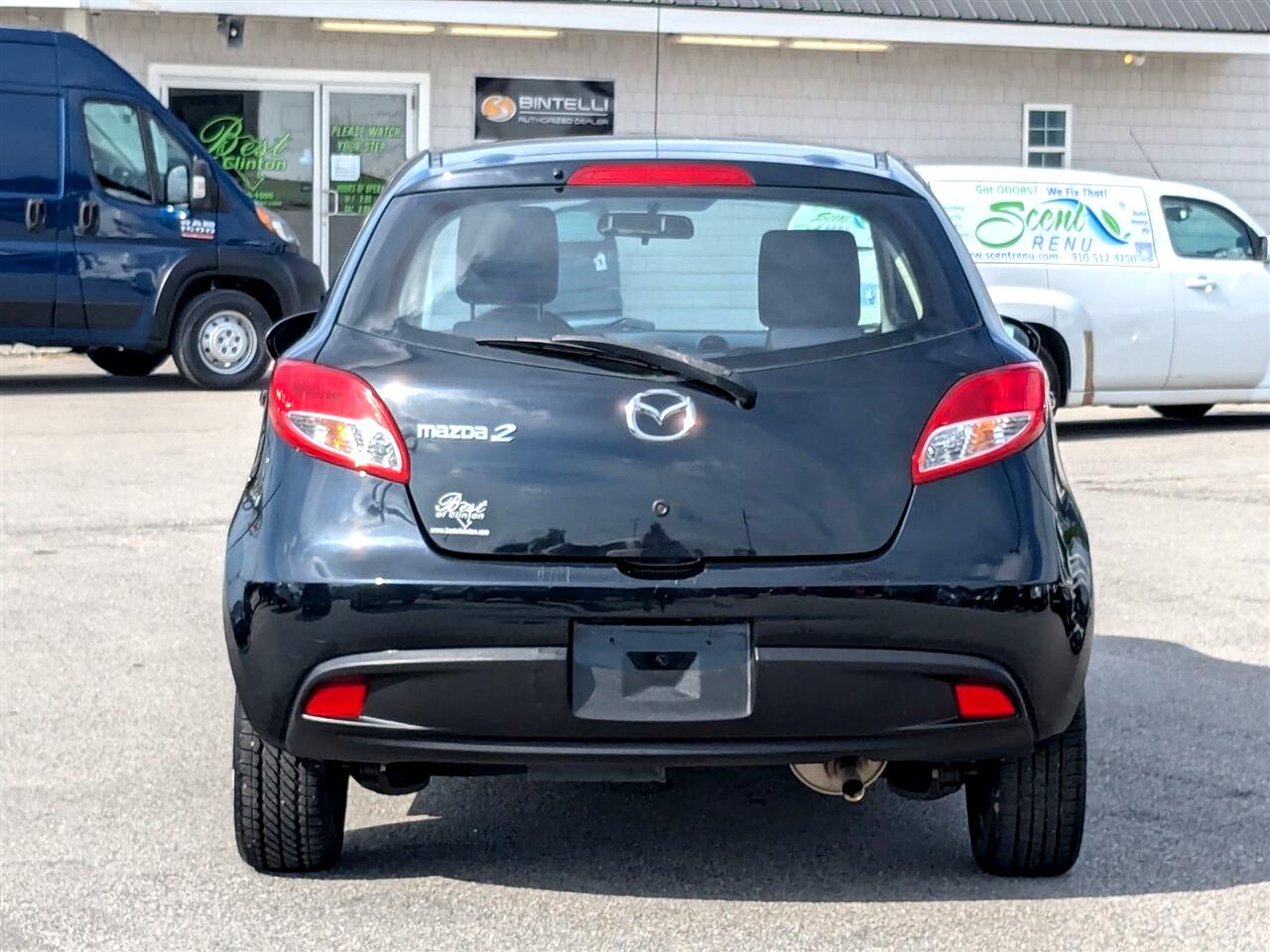 2014 Mazda Mazda2 Sport photo 2