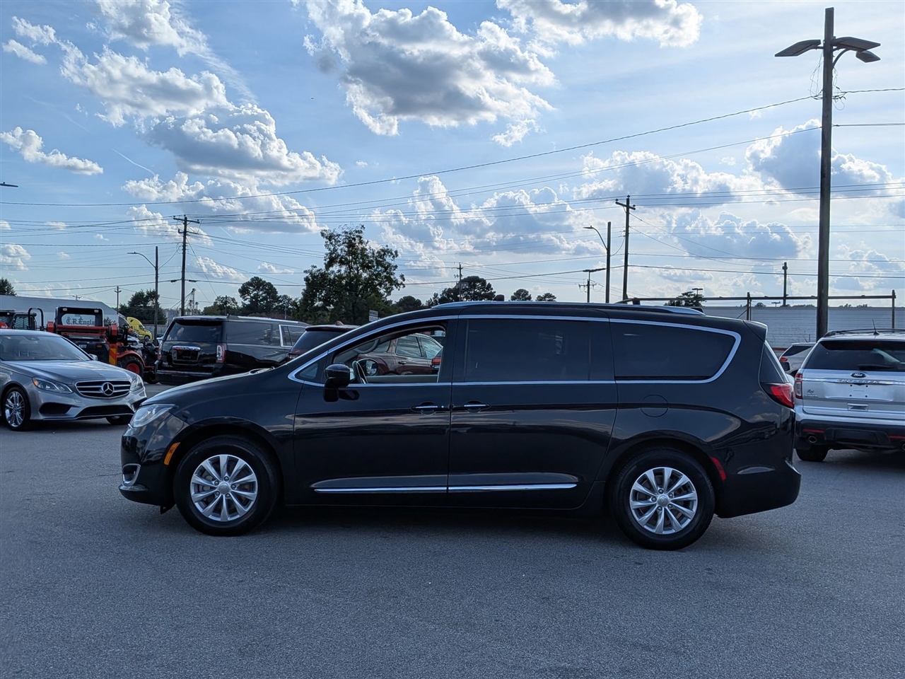 2018 Chrysler Pacifica Touring L photo 2