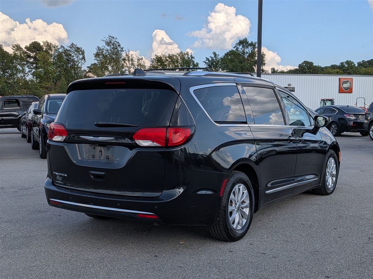 2018 Chrysler Pacifica Touring L photo 5