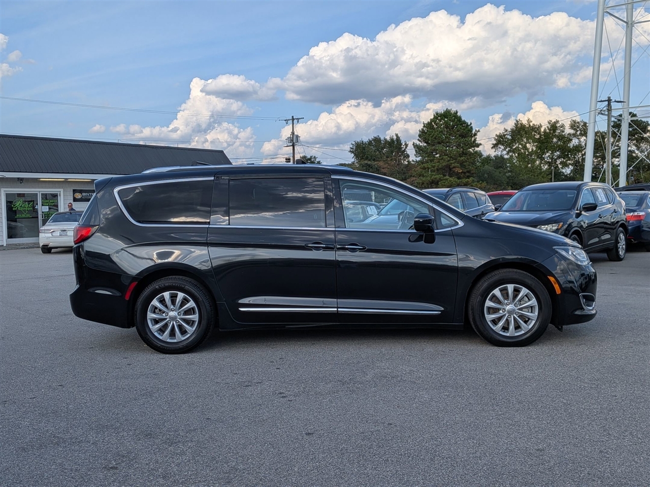 2018 Chrysler Pacifica Touring L photo 6