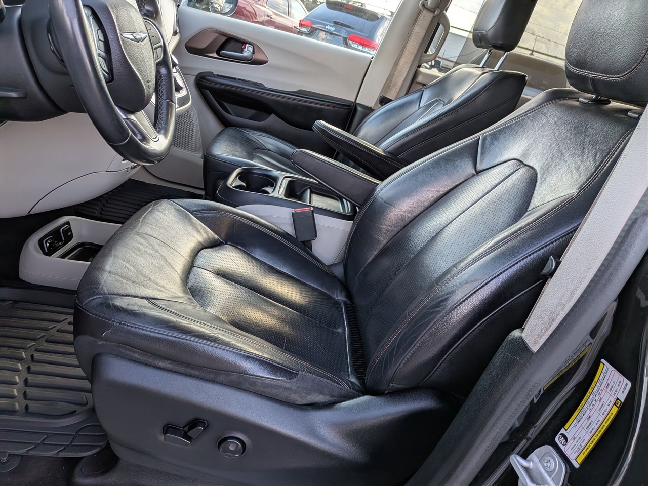 2018 Chrysler Pacifica Touring L photo 13