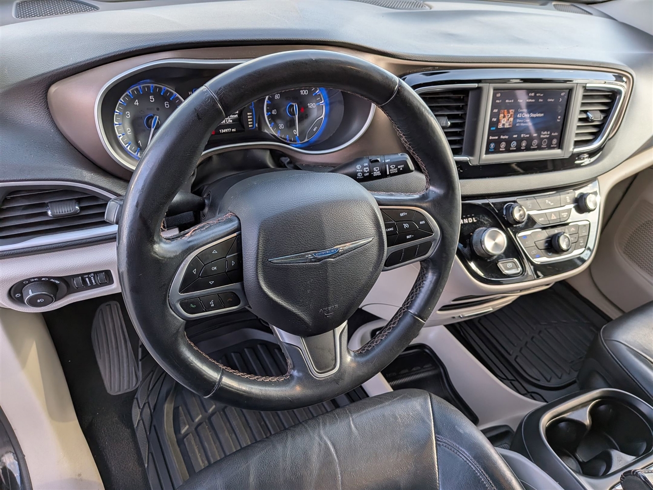 2018 Chrysler Pacifica Touring L photo 14