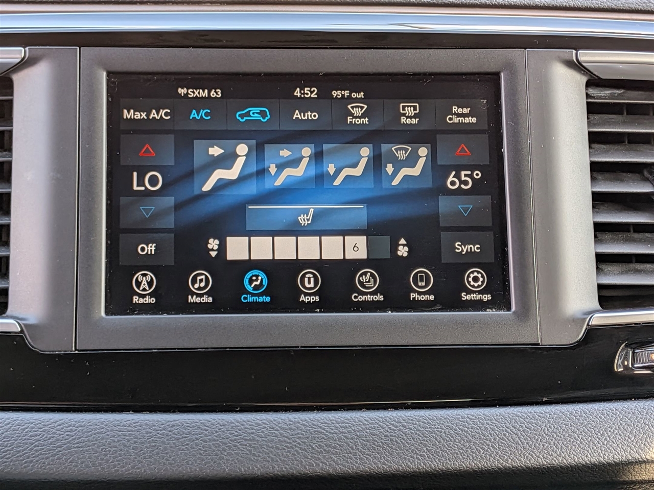 2018 Chrysler Pacifica Touring L photo 19