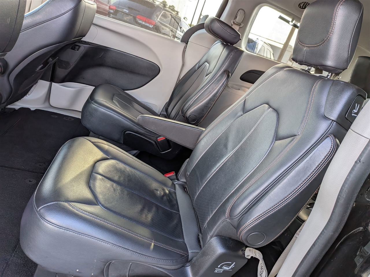 2018 Chrysler Pacifica Touring L photo 24