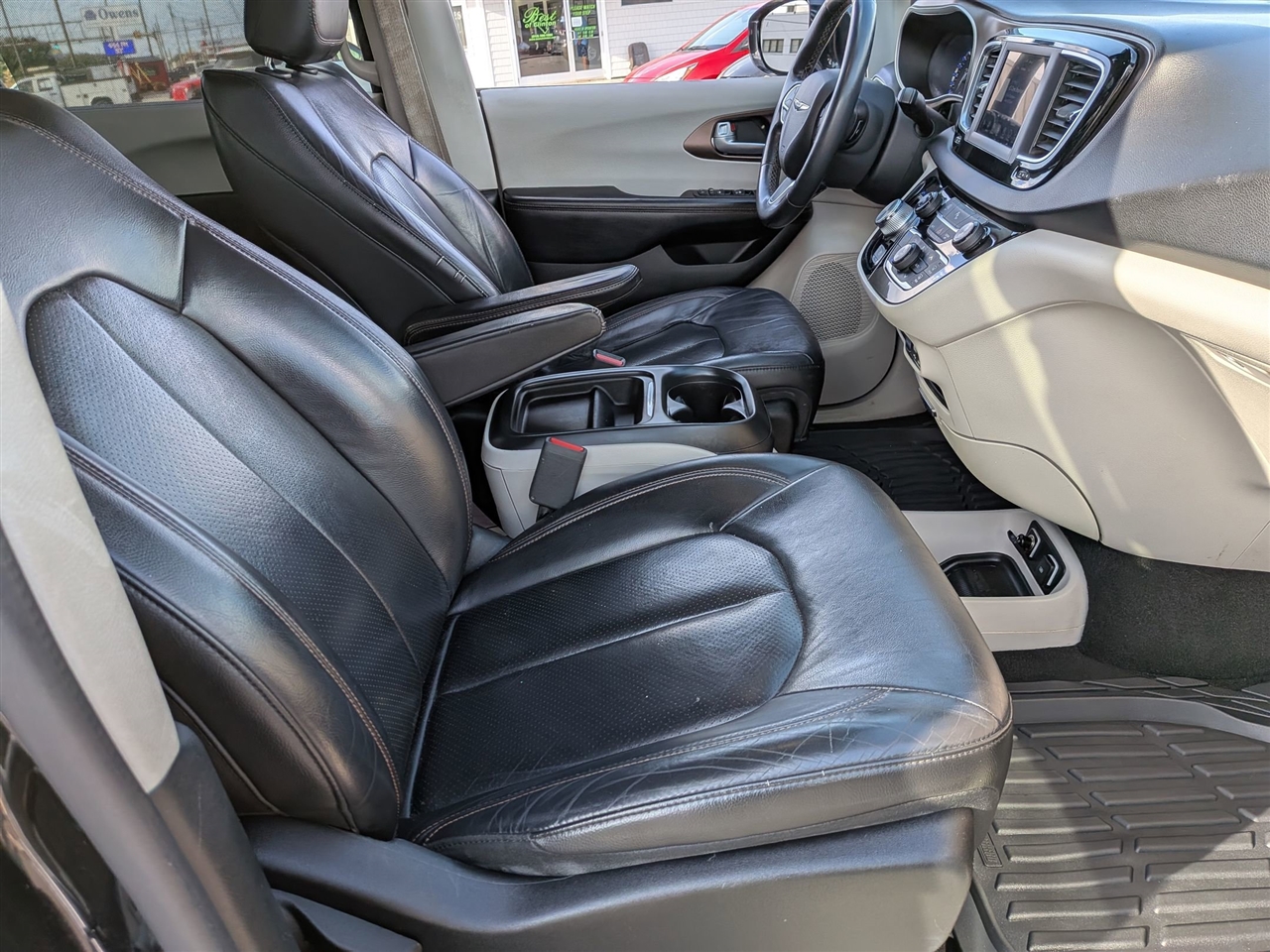 2018 Chrysler Pacifica Touring L photo 29