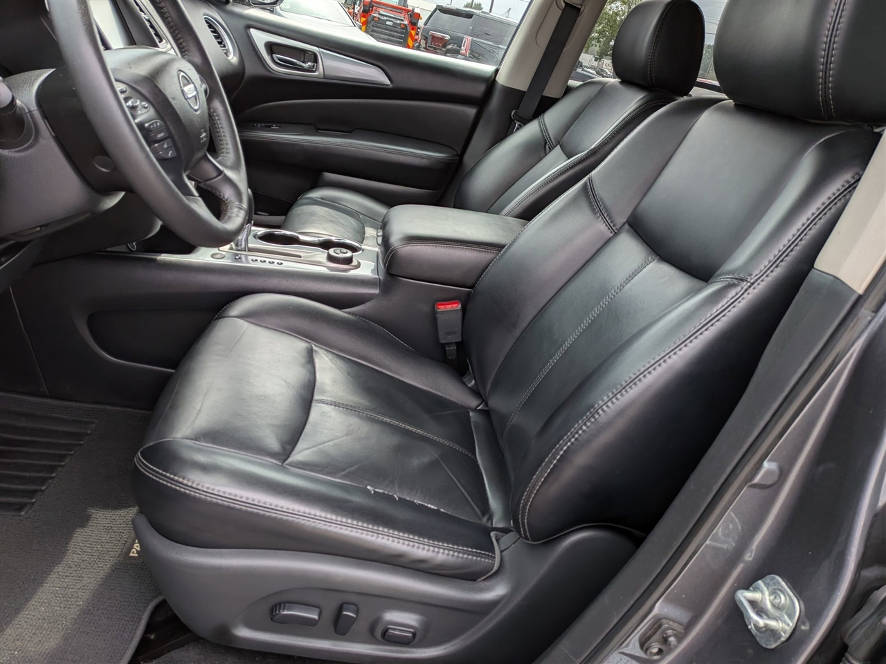 2017 Nissan Pathfinder SL photo 10