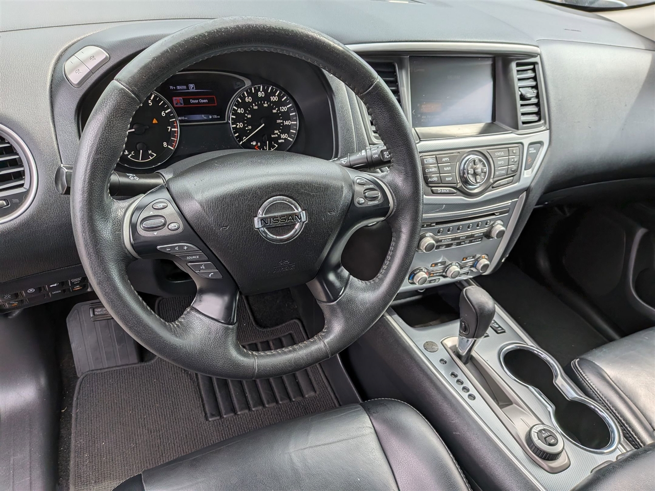 2017 Nissan Pathfinder SL photo 11