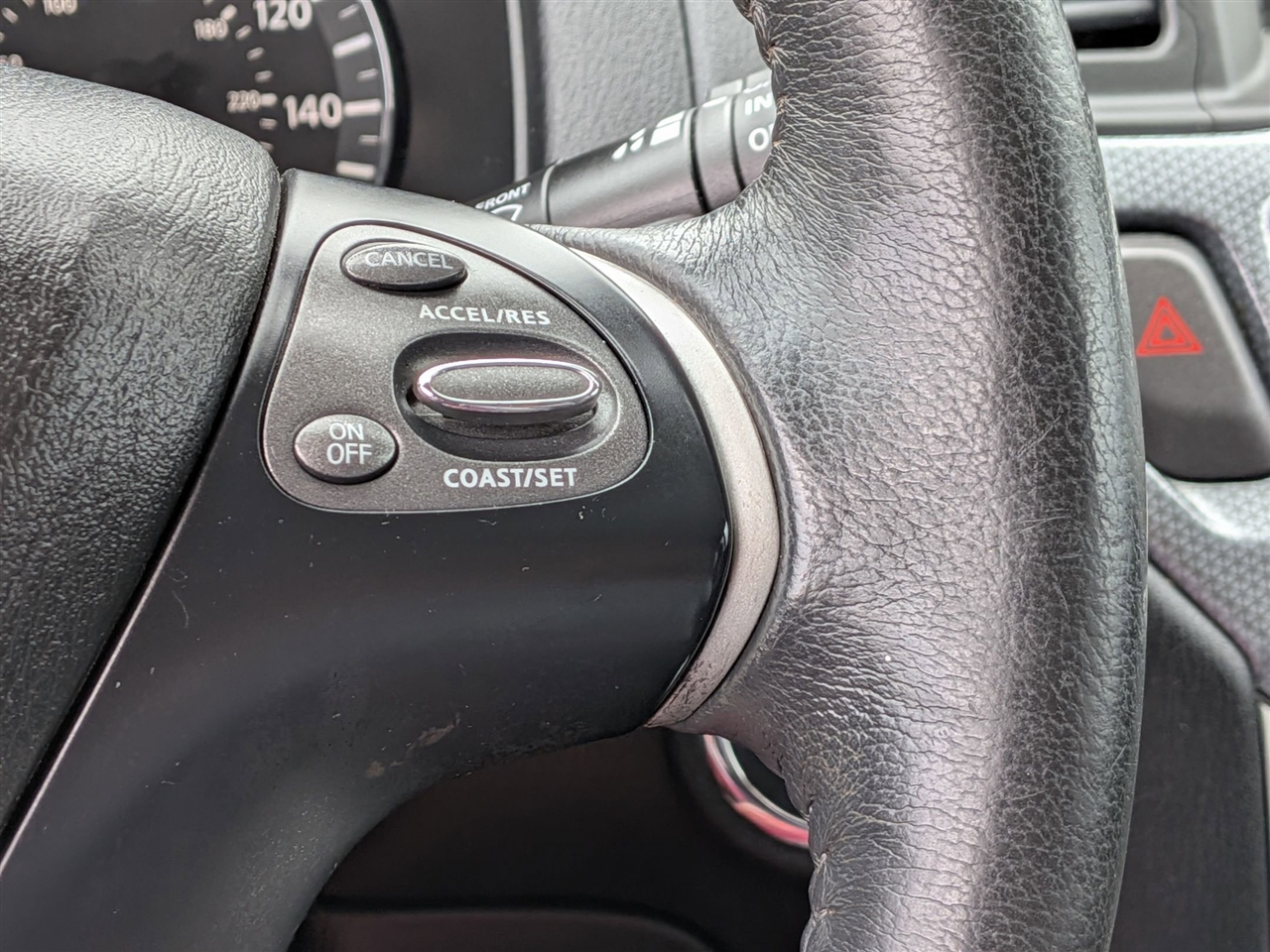 2017 Nissan Pathfinder SL photo 13