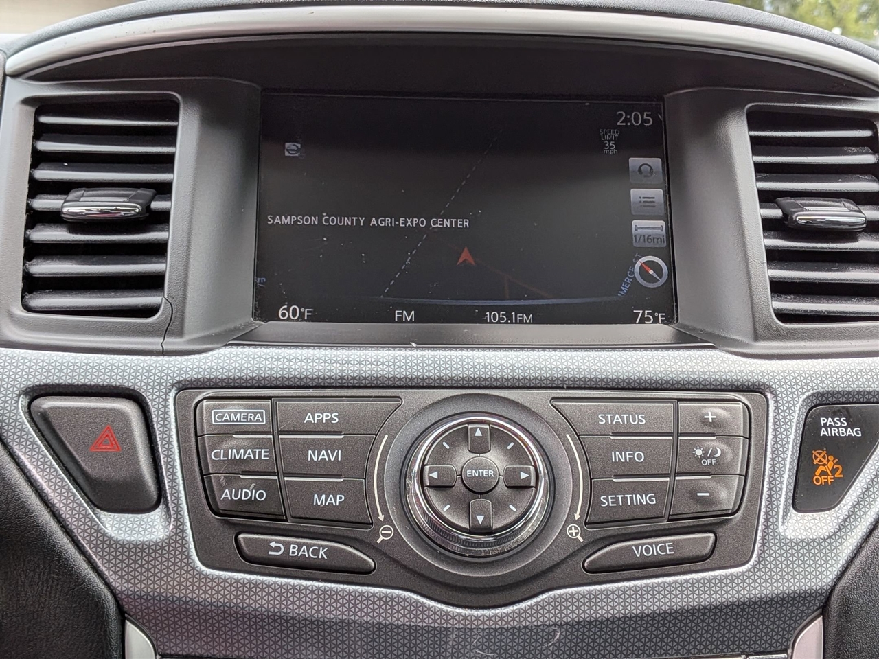 2017 Nissan Pathfinder SL photo 17