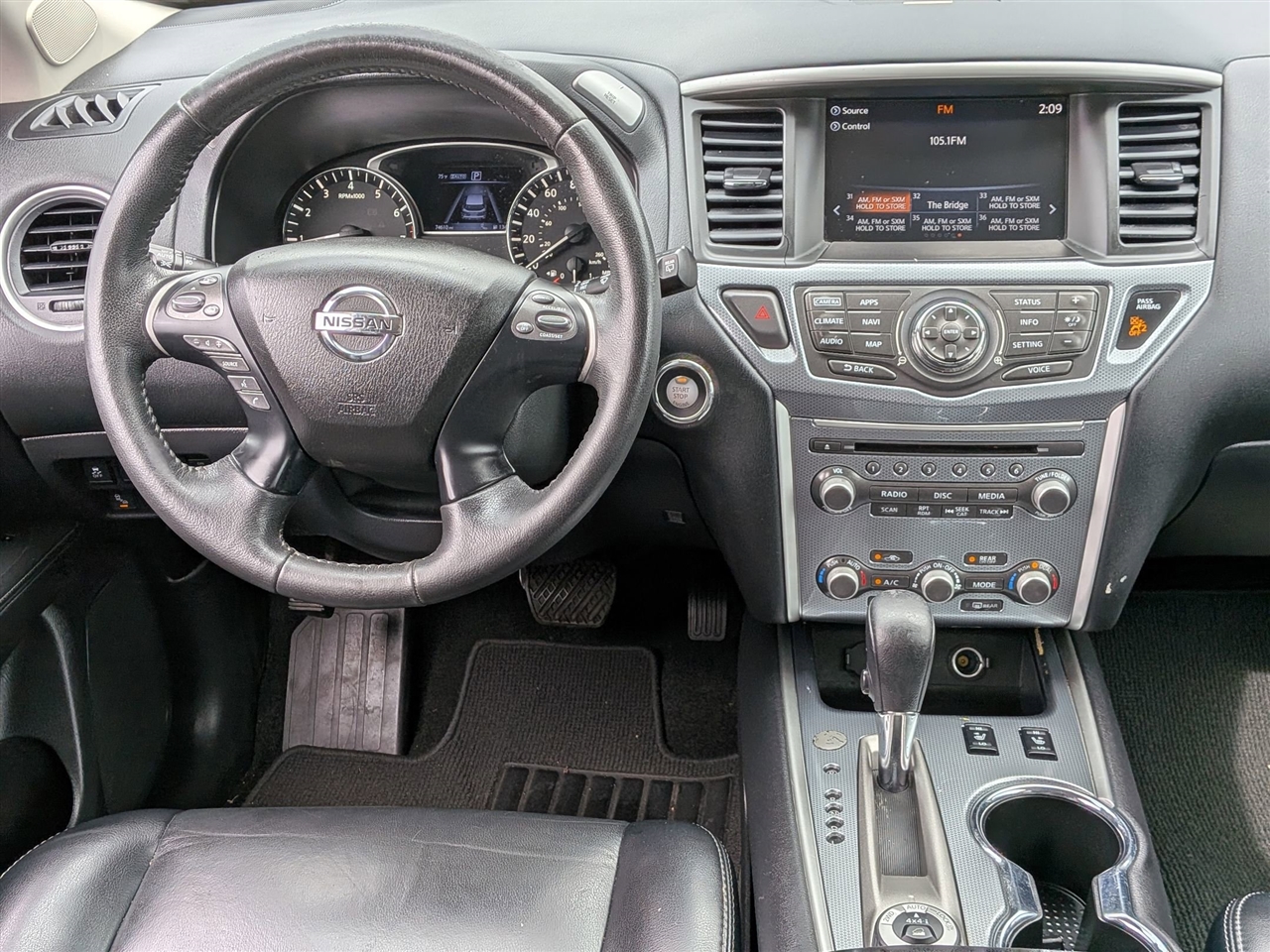 2017 Nissan Pathfinder SL photo 24