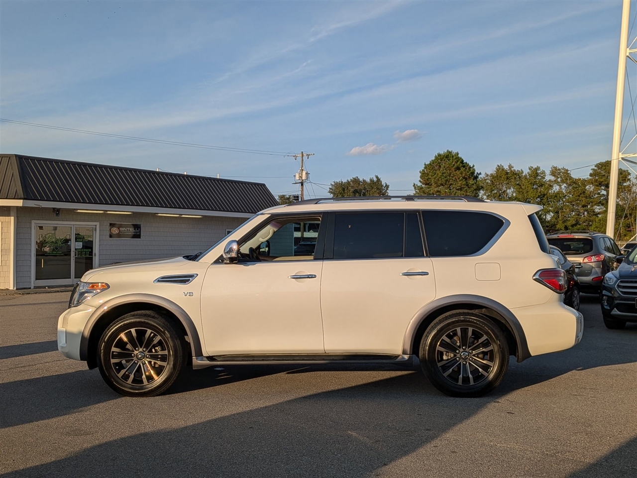 2017 Nissan Armada Platinum photo 2