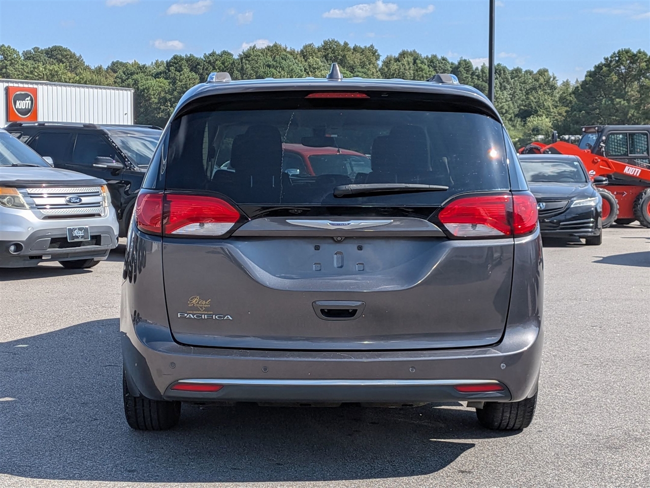 2019 Chrysler Pacifica Touring L photo 2