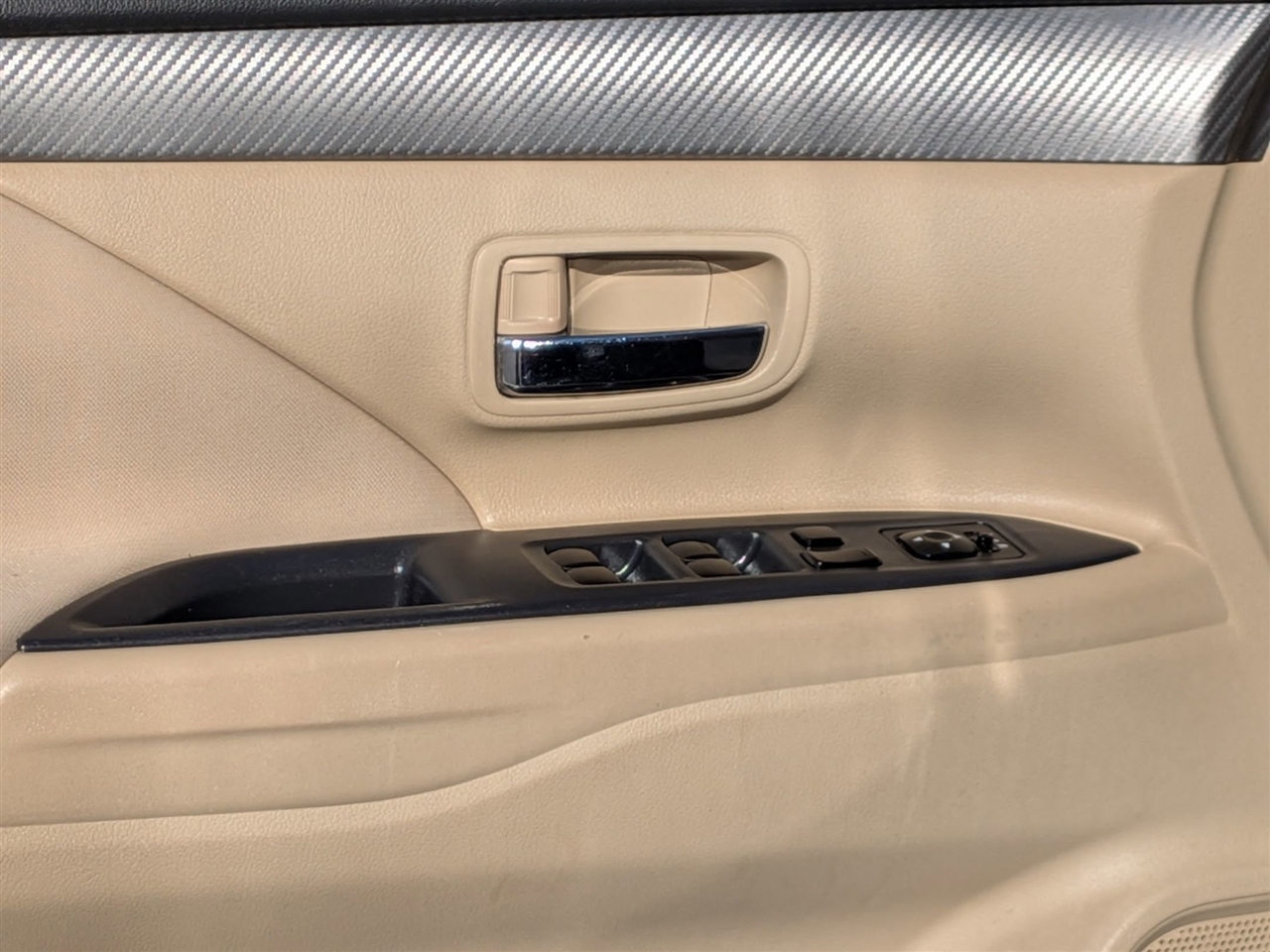 Mitsubishi Outlander  2018