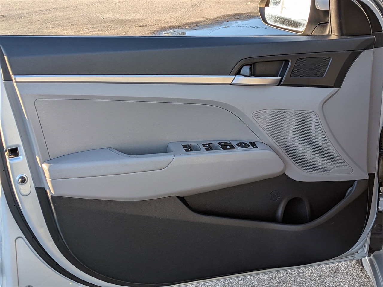 Hyundai Elantra  2020