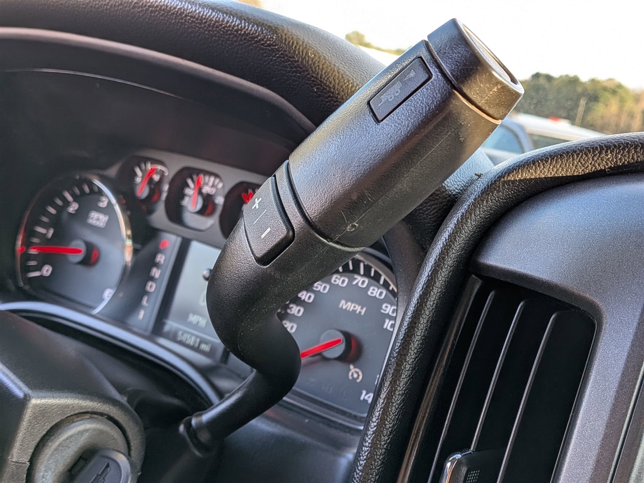 Chevrolet Silverado 3500HD 4WD Reg Cab 137.5" WB, 59.06" CA WT 2018