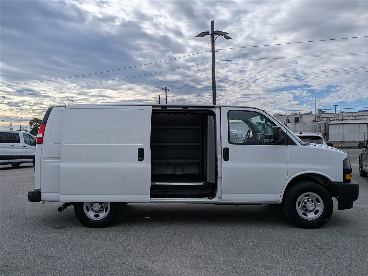 Chevrolet Express Cargo Van RWD 3500 135" 2021