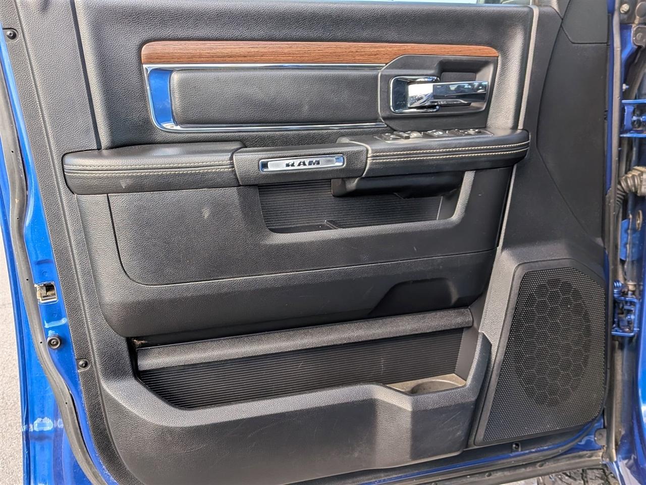 RAM 2500 Laramie Crew Cab SWB 4WD 2016