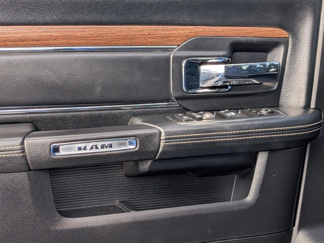 RAM 2500 Laramie Crew Cab SWB 4WD 2016