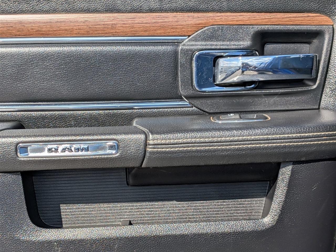 RAM 2500 Laramie Crew Cab SWB 4WD 2016