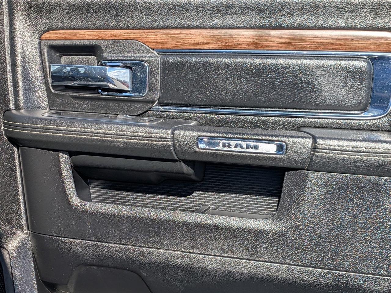 RAM 2500 Laramie Crew Cab SWB 4WD 2016