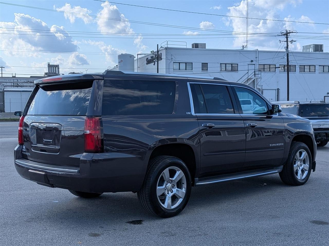 Chevrolet Suburban  2015